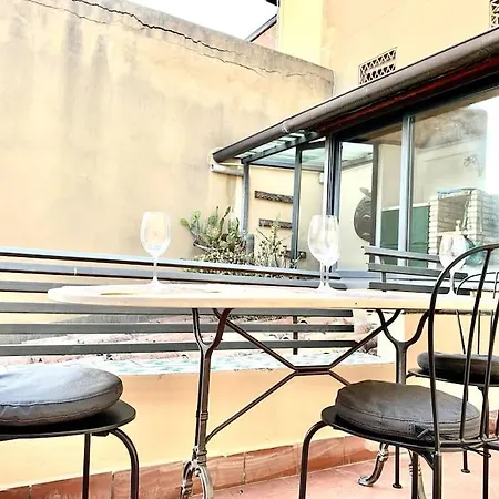 A Due Passi Dal Teatro Apartman *