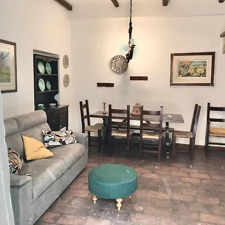 A Due Passi Dal Teatro