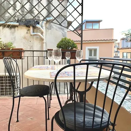 A Due Passi Dal Teatro アパート タオルミーナ