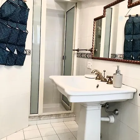 A Due Passi Dal Teatro * タオルミーナ