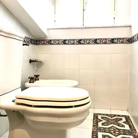 A Due Passi Dal Teatro タオルミーナ