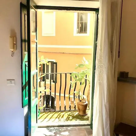 A Due Passi Dal Teatro *