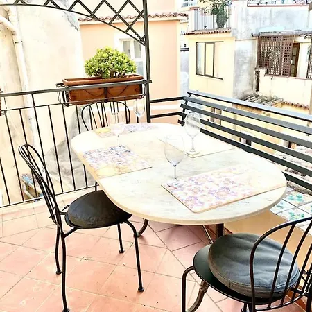 A Due Passi Dal Teatro アパート *