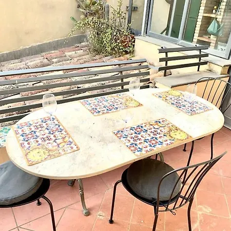 A Due Passi Dal Teatro アパート タオルミーナ