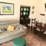 A Due Passi Dal Teatro