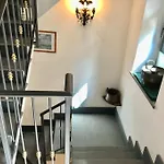 A Due Passi Dal Teatro